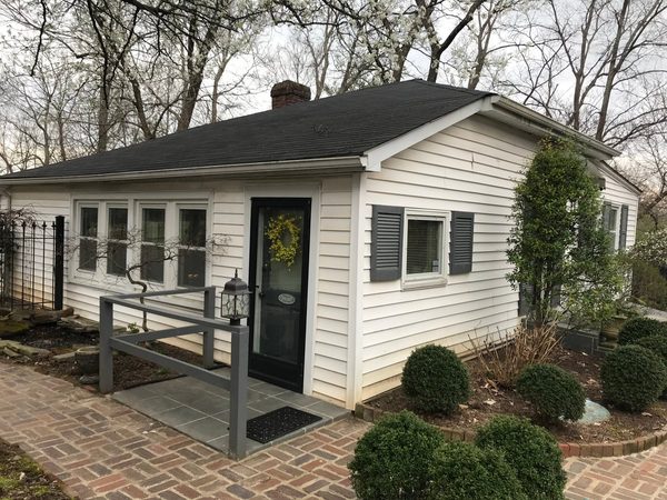 Pinecrest Cottage Bed and Breakfast — Property