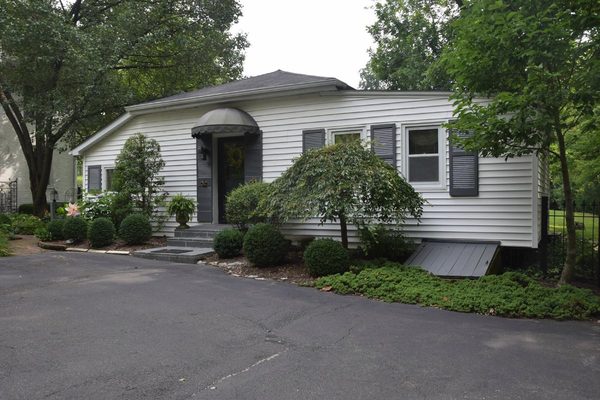 Pinecrest Cottage Bed and Breakfast — Property