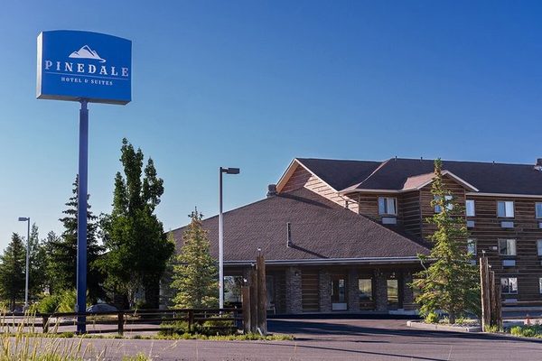 Pinedale Hotel Suites — Property