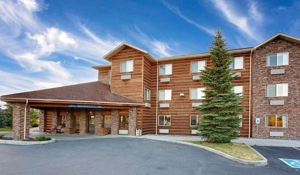 Pinedale Hotel Suites — Property