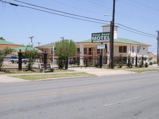 Pinn Road Inn Suites — Property