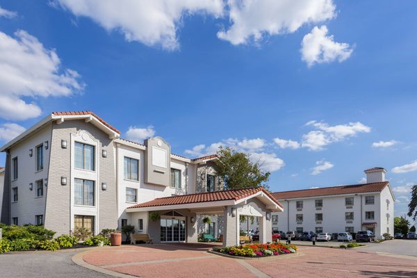 Pittsburgh Airport Inn Suites — Property