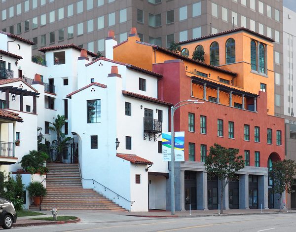 Plaza La Reina Los Angeles California — Property