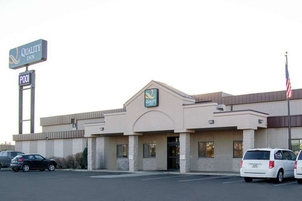 Quality Inn Bismarck — Property