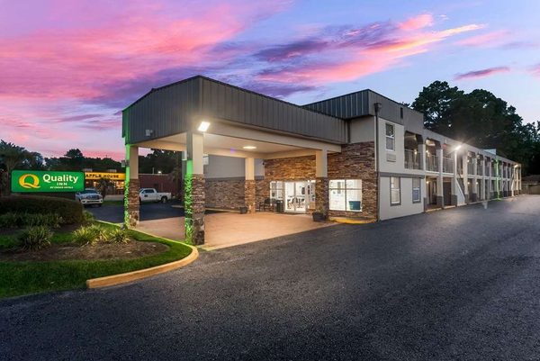 Quality Inn Charleston Gateway — Property