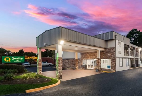 Quality Inn Charleston Gateway — Property