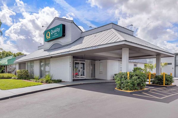 Quality Inn Stuart — Property
