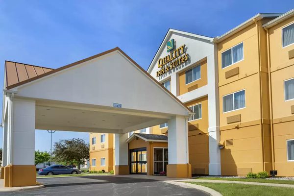 Quality Inn Suites Bay City Michigan — Property