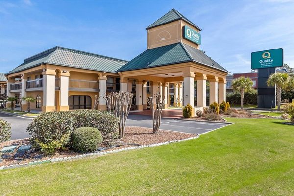 Quality Inn Suites Civic Center — Property