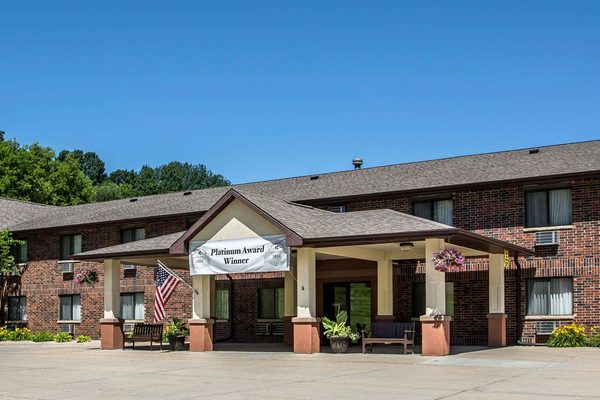 Quality Inn Suites Decorah — Property