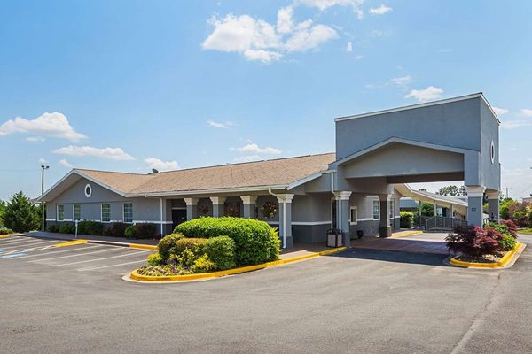 Quality Inn Suites Haywood Mall Area — Property