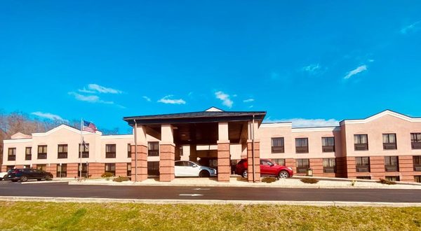 Quality Inn Suites Kearneysville Martinsburg — Property