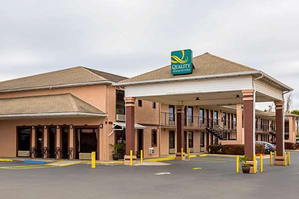 Quality Inn Suites Live Oak I 10 Exit 283 — Property