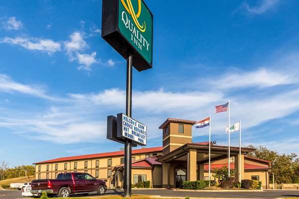 Quality inn West Plains Missouri — Property