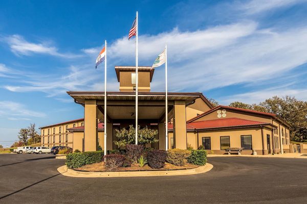 Quality inn West Plains Missouri — Property