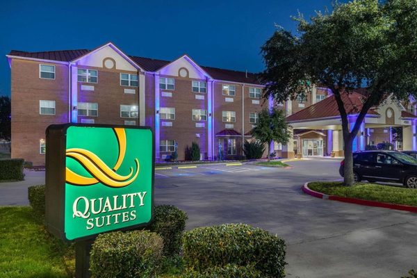 Quality Suites Addison Dallas — Property