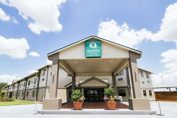 Quality Suites Houston Hobby Airport — Property