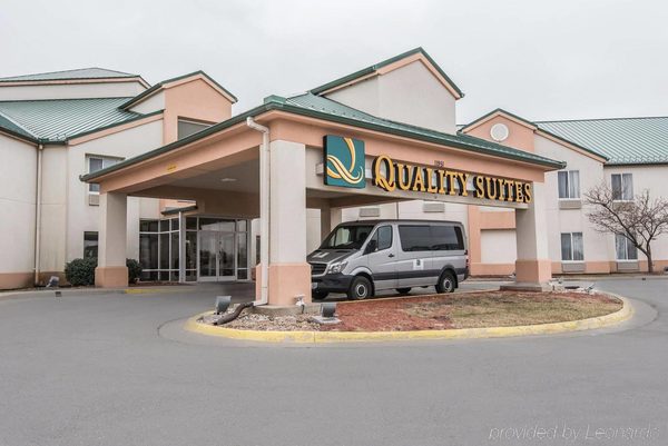 Quality Suites Kansas City International Airport — Property