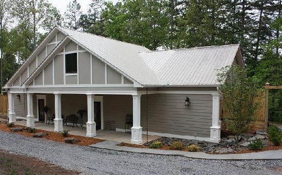 Racers Retreat Bed and Breakfast — Property