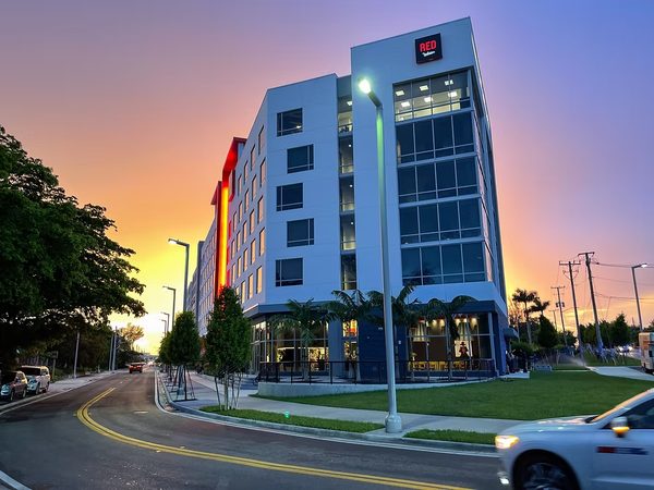 Radisson RED Miami Airport Miami Florida — Property
