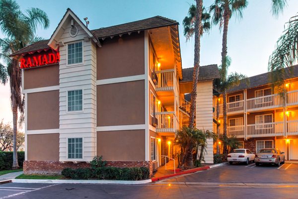 Ramada by Wyndham Costa Mesa Newport Beach — Property