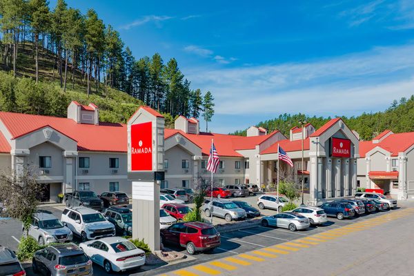 Ramada by Wyndham Keystone Near Mt Rushmore — Property