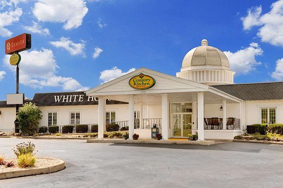 Ramada by Wyndham Richland Center — Property