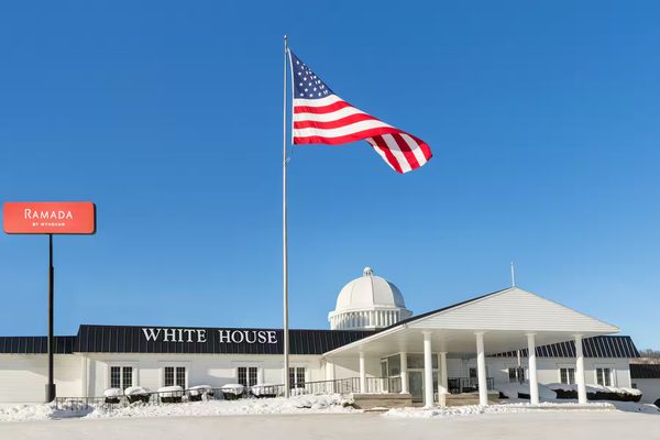 Ramada by Wyndham Richland Center — Property