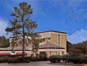 Ramada by Wyndham Shreveport Airport — Property
