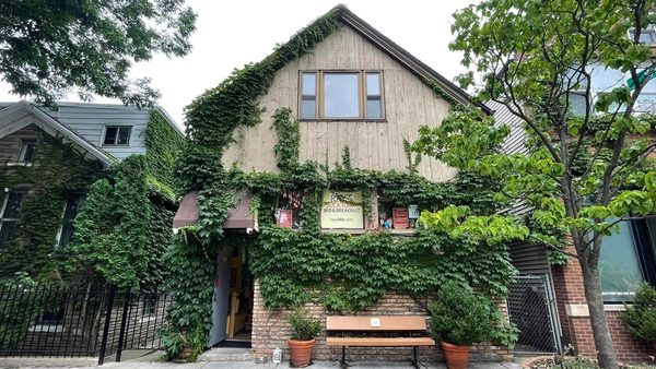 Ray s Bucktown Bed and Breakfast Chicago Illinois — Property