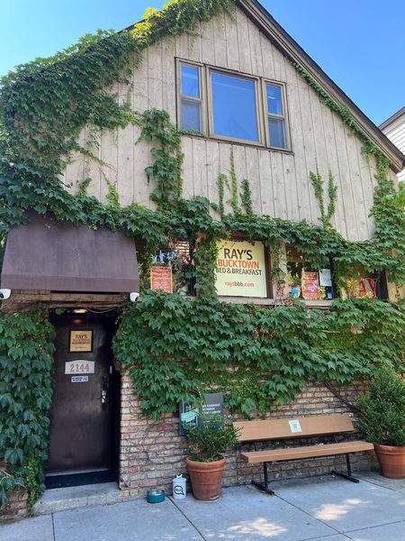 Ray s Bucktown Bed and Breakfast Chicago Illinois — Property