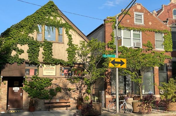 Ray s Bucktown Bed and Breakfast Chicago Illinois — Property