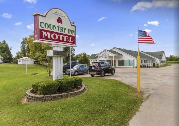 Red Bud Country Inn — Property