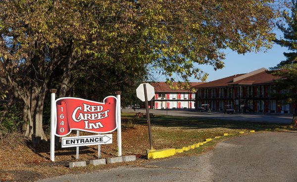 Red Carpet Inn Louisville — Property