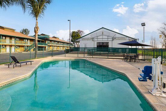 Red Lion Inn Suites Lemoore — Property