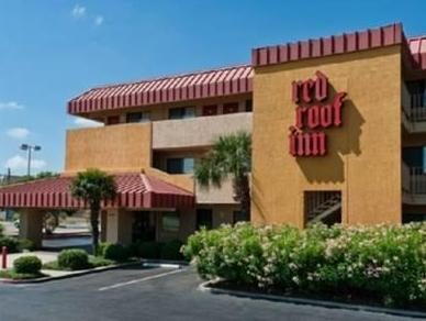 Red Roof Inn Corpus Christi South — Property