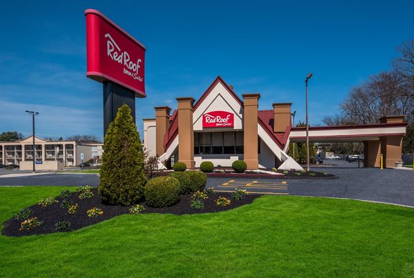 Red Roof Inn Suites Newark University — Property