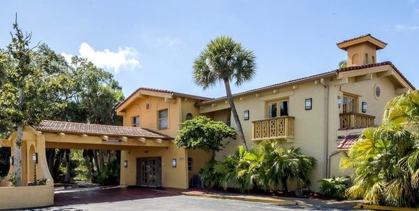 Red Roof Inn Tampa Bay St Petersburg — Property