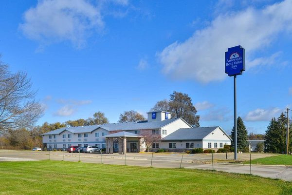 Regency Inn Geneseo Illinois — Property