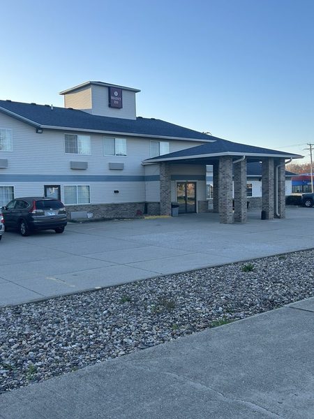 Regency Inn Geneseo Illinois — Property