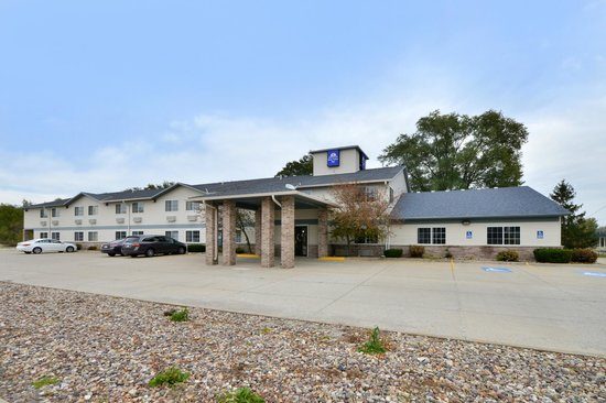 Regency Inn Geneseo Illinois — Property