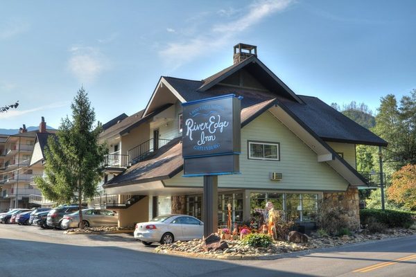 River Edge Inn Gatlinburg Tennessee — Property