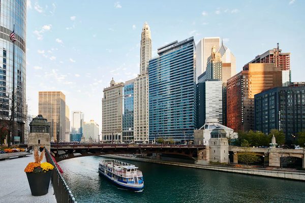 River Hotel Chicago — Property