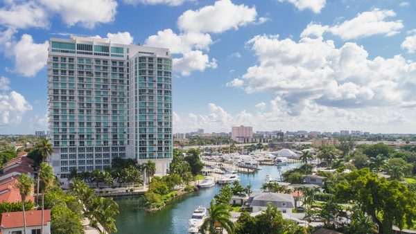 River Oaks Marina Tower Miami Florida — Property