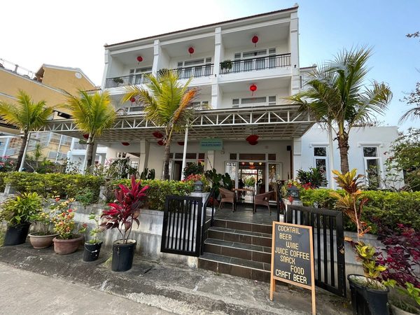 Riverside White House Boutique Hotel — Property