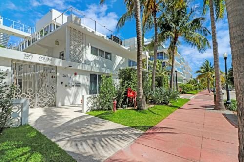 Roami at 250 Collins Miami Beach Florida — Property
