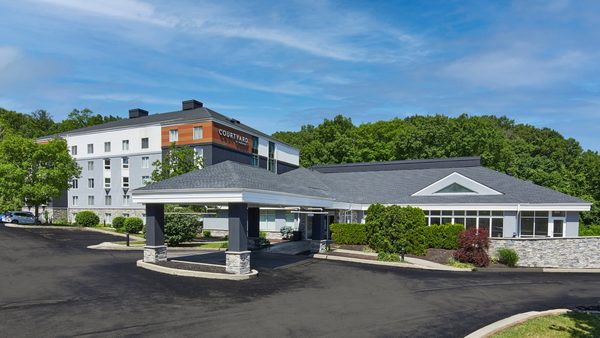 Rochester Airport Marriott — Property