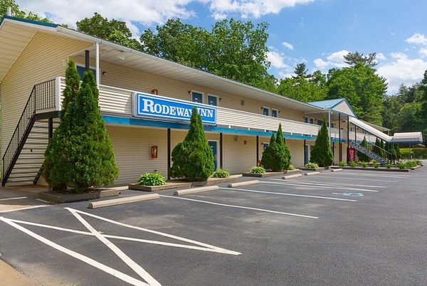 Rodeway Inn — Property