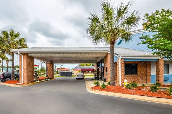 Rodeway Inn — Property