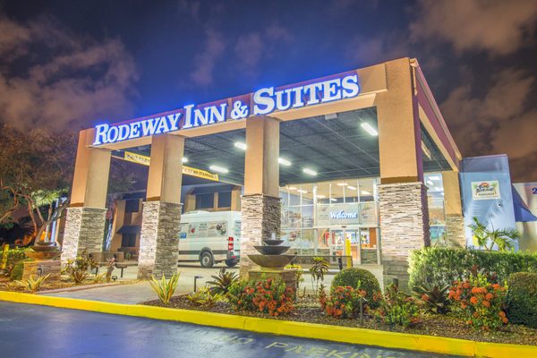 Rodeway Inn Suites Fort Lauderdale Airport Port Everglades Cruise Port Hotel — Property